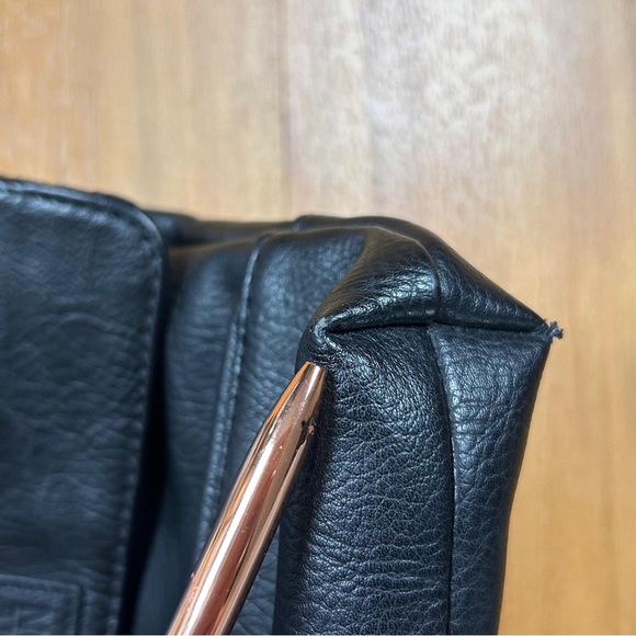 Kenneth Cole Reaction Black Messenger Bag with Adjustable Strap - Picture 5 of 16